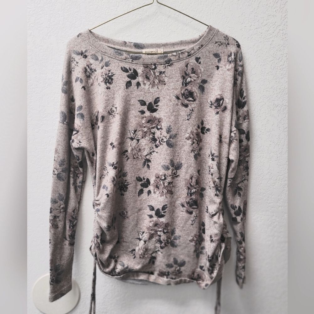 One World Women's Small gray floral long sleeve top